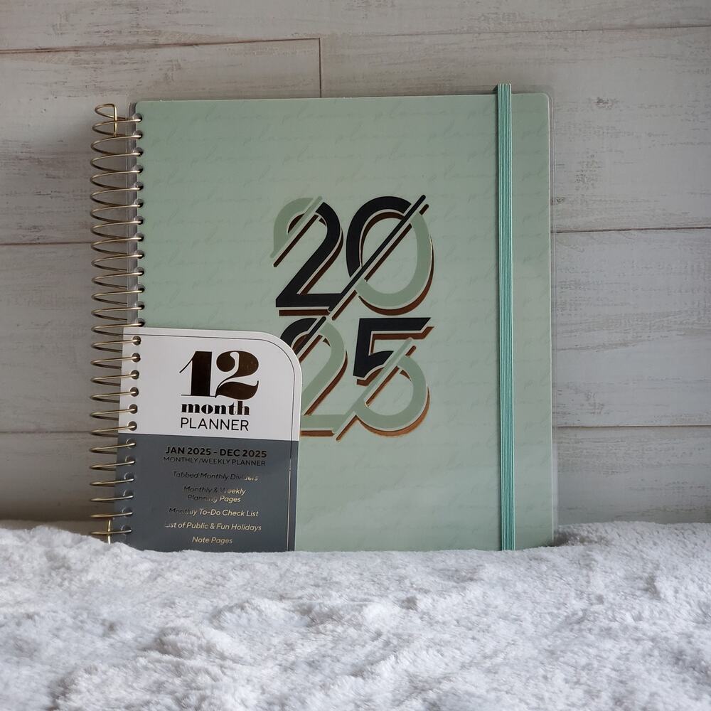 The Creative Expert 12 Month Dated Planner Read Description